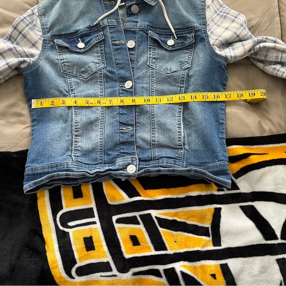 Wallflower woman’s denim jacket - Picture 11 of 17